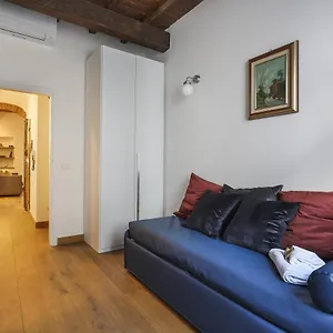 https://oltrarno-modern-apartment-in-florence-hosted-by-sweetstay.it-tuscanyhotel.com