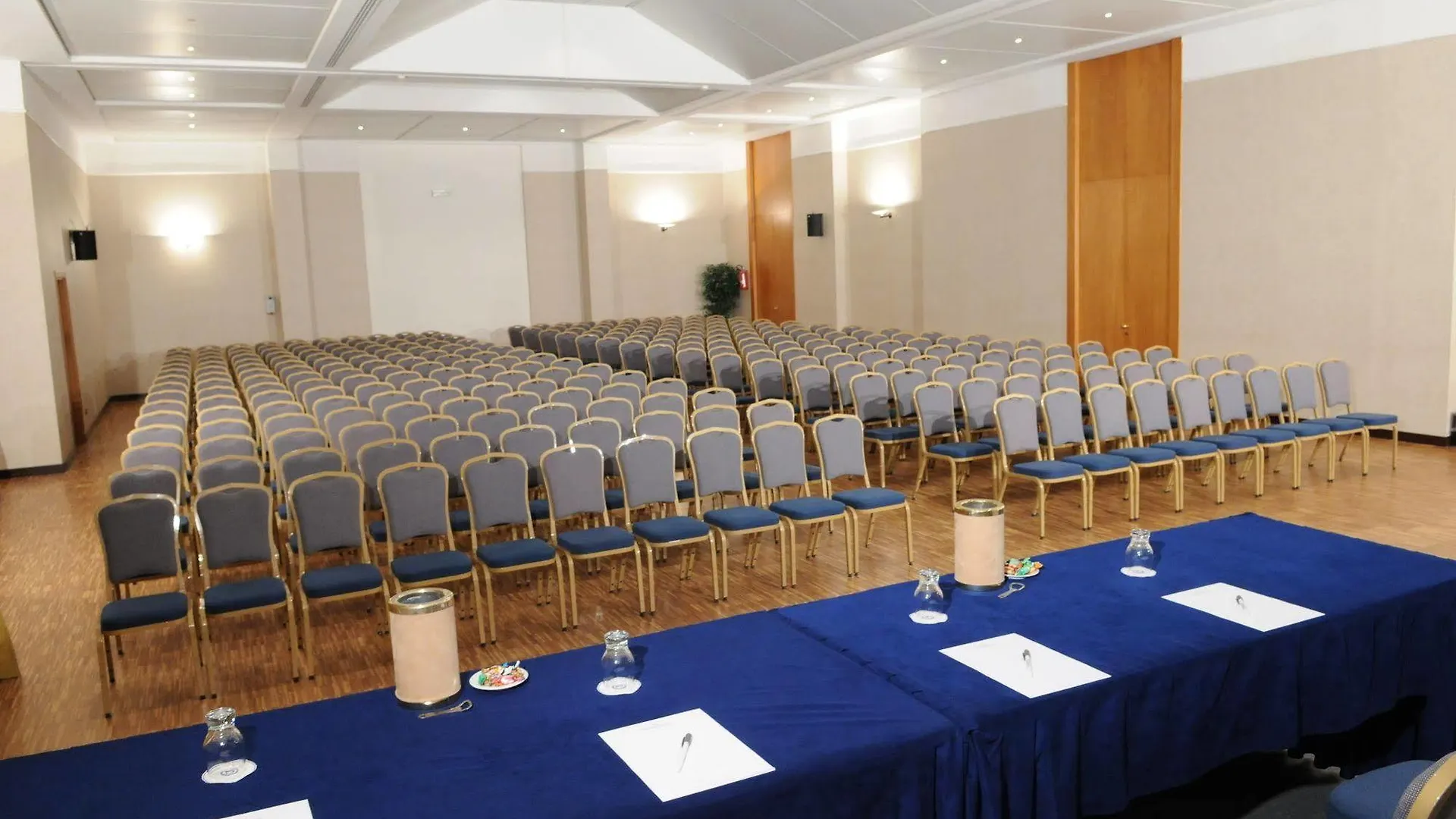 Flyon Hotel & Conference Center Bologna